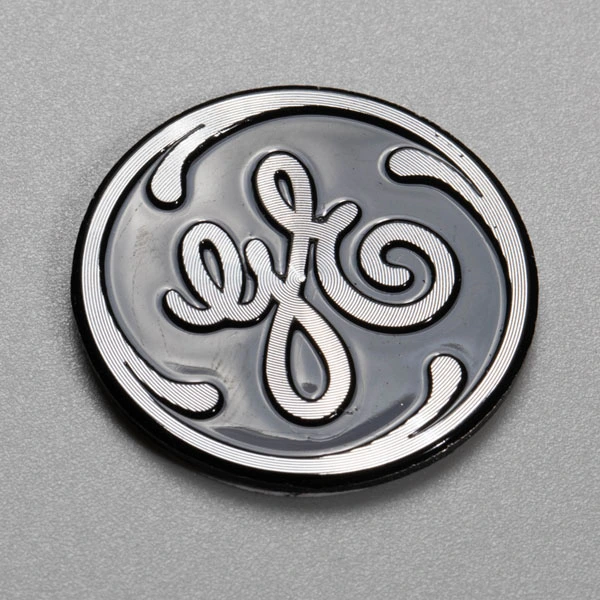 Destaque o logotipo de alumínio