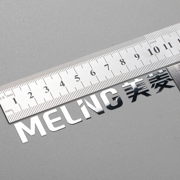 Adesivos de metal personalizáveis ​​com logotipo resistente ao calor brilhante de níquel