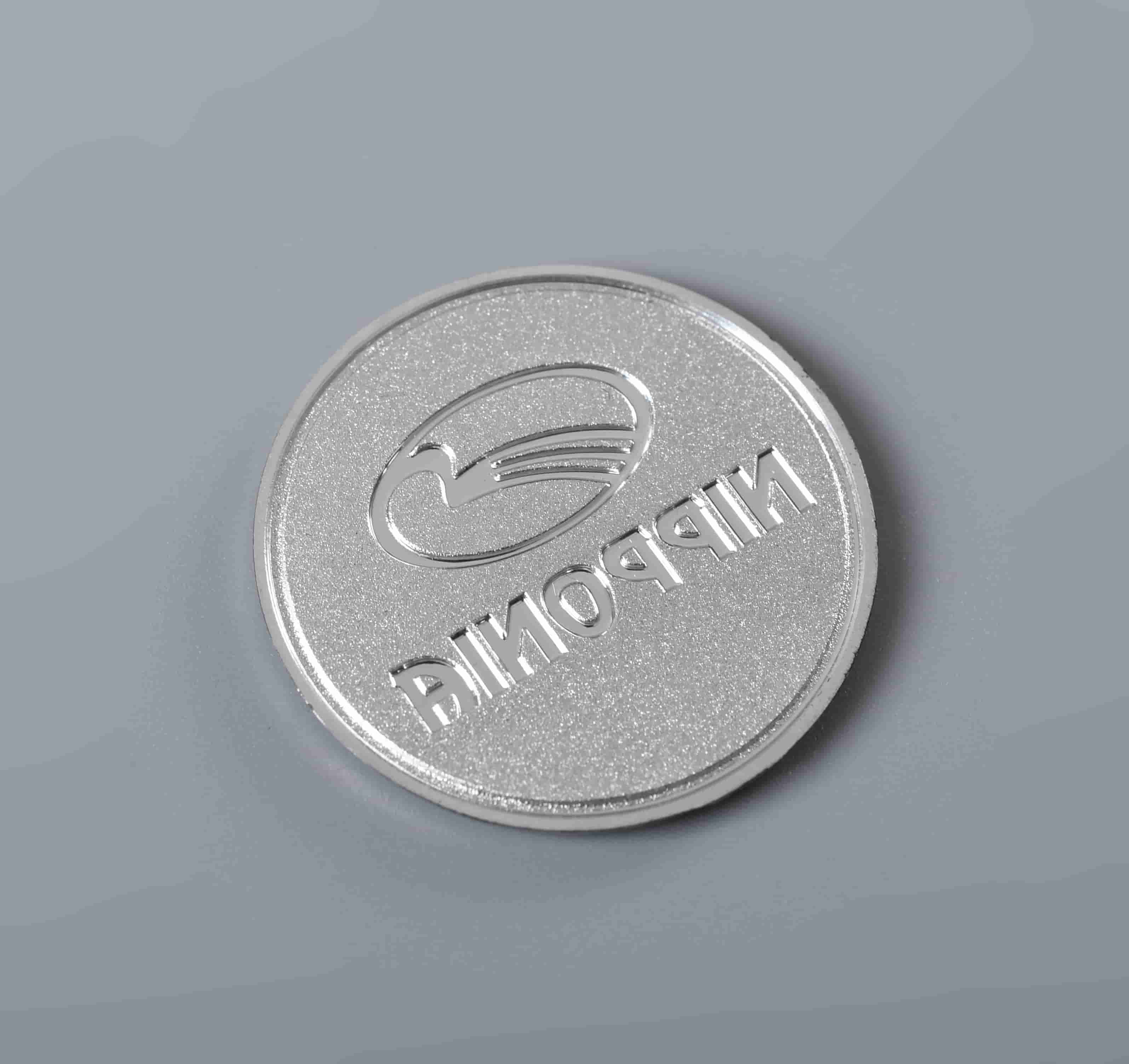 Emblema de plástico 3D com logotipo em relevo