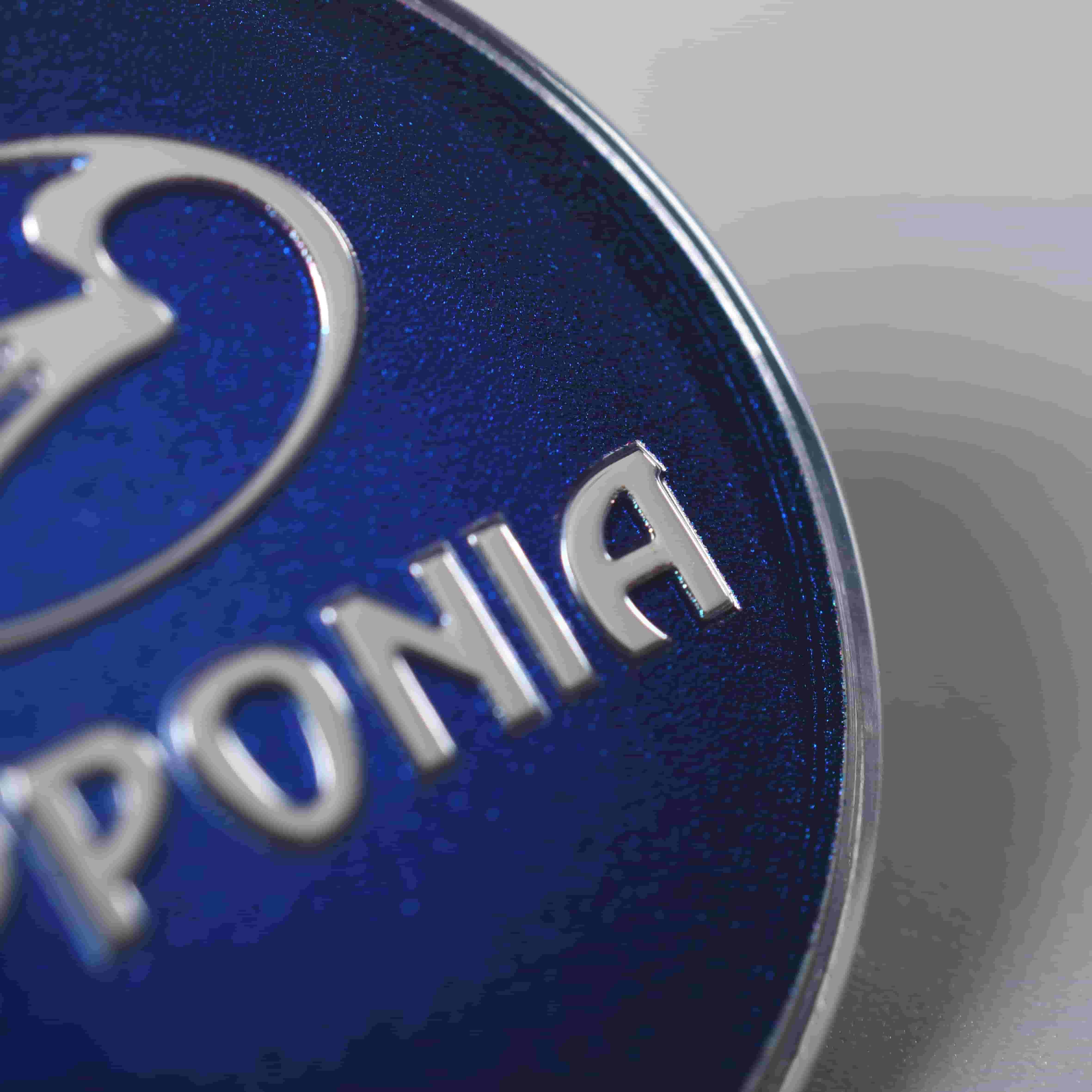 Emblema de plástico 3D com logotipo em relevo