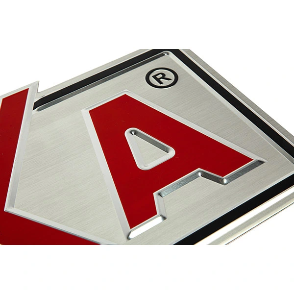 Placas de identificação gravadas em alumínio