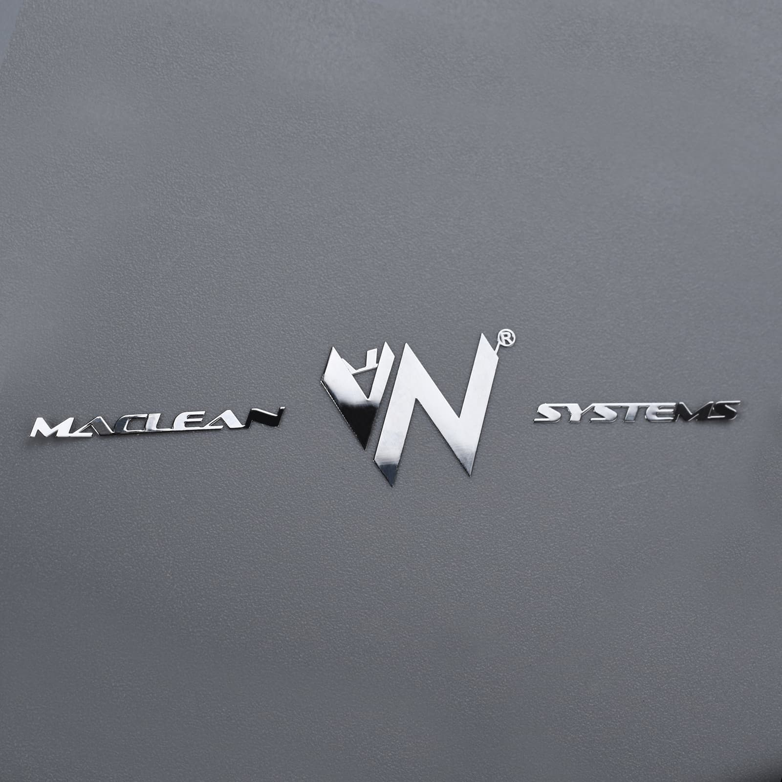 Logotipo adesivo de níquel em relevo