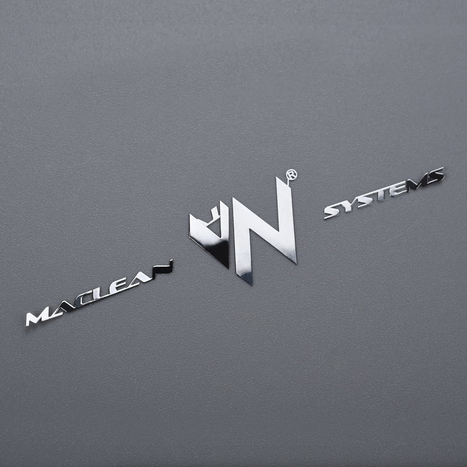 Logotipo adesivo de níquel em relevo