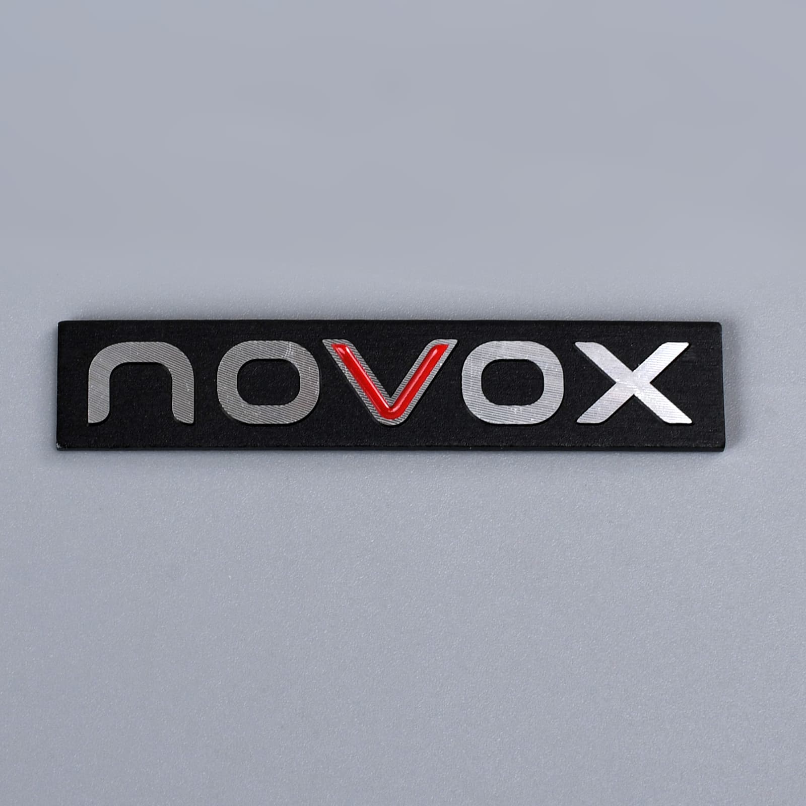 Placa de identificação personalizada com logotipo de metal com corte de diamante