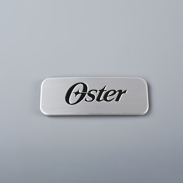 Tags de metal com logotipo gravado