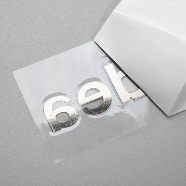 Etiquetas de letras metálicas de transferência de logotipo 3D de níquel dourado fino personalizado, adesivos de metal cosmético UV, adesivo decalque cromado