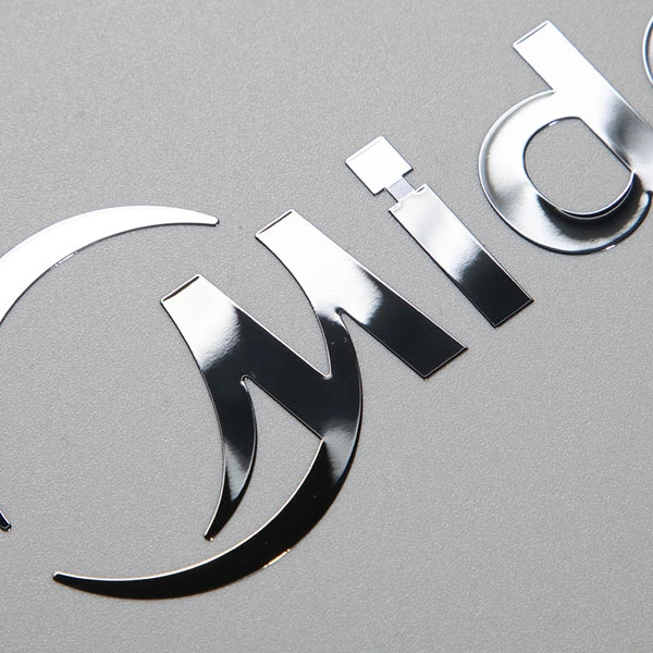 Etiquetas de letras metálicas de transferência de logotipo 3D de níquel dourado fino personalizado, adesivos de metal cosmético UV, adesivo decalque cromado