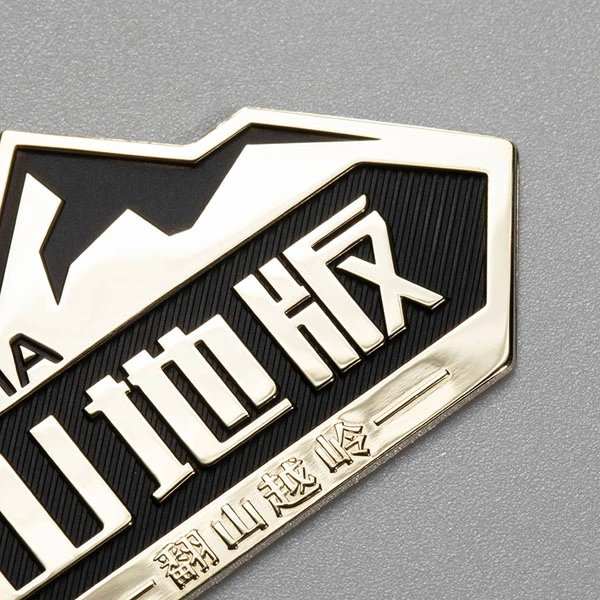 Etiqueta metálica personalizada do emblema do cromo 3D do logotipo da marca para o motor automático