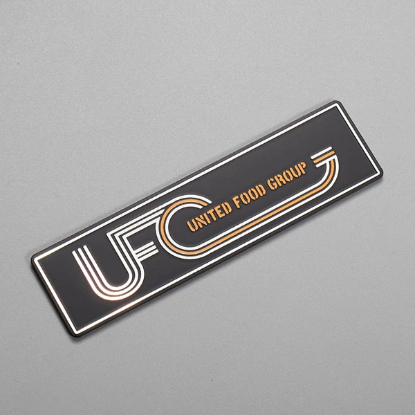 Placa de identificação de metal com logotipo