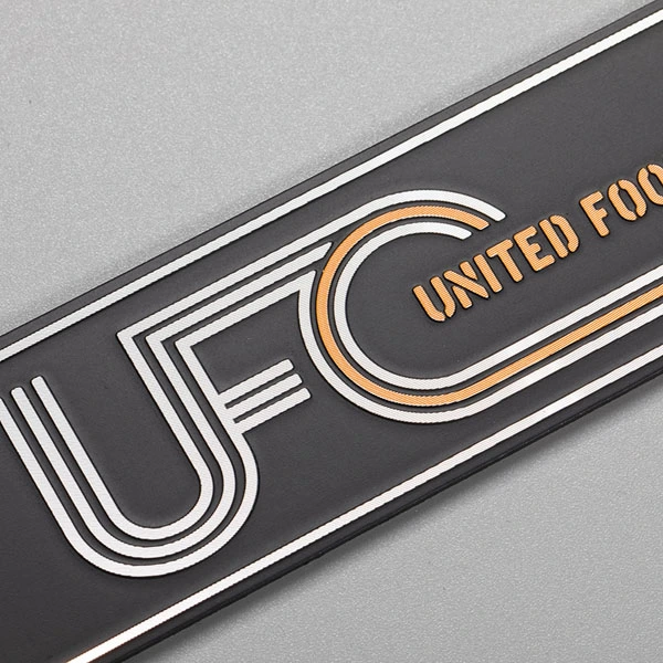 Placa de identificação de metal com logotipo