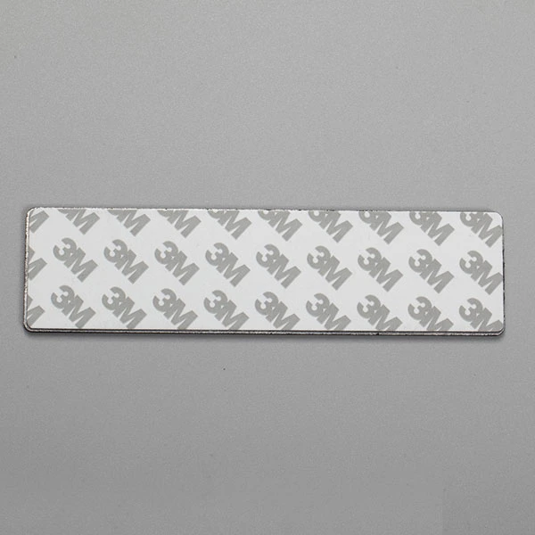 Placa de identificação de metal com logotipo