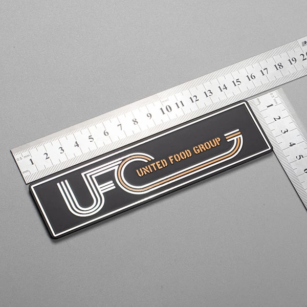 Placa de identificação de metal com logotipo