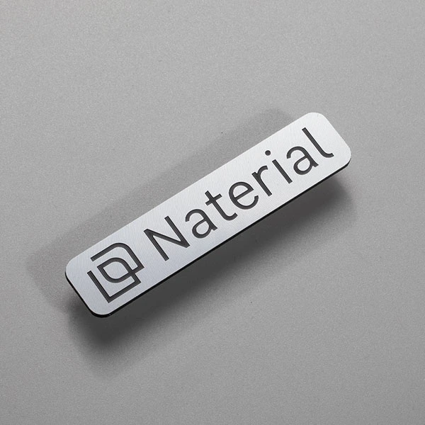 Placa de logotipo de metal