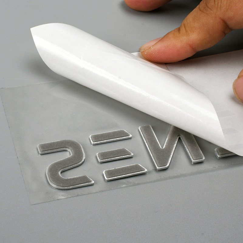 Metal gravado com logotipo