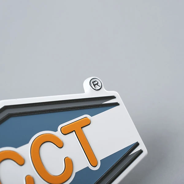 Logotipo metálico para embalagens premium