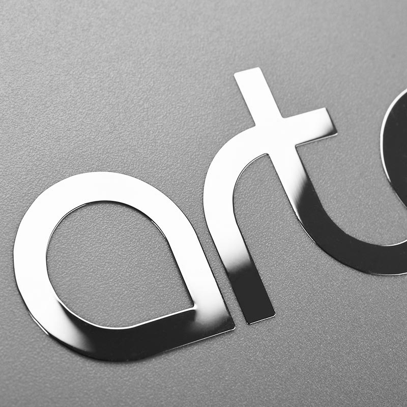 Logotipo de adesivo de metal