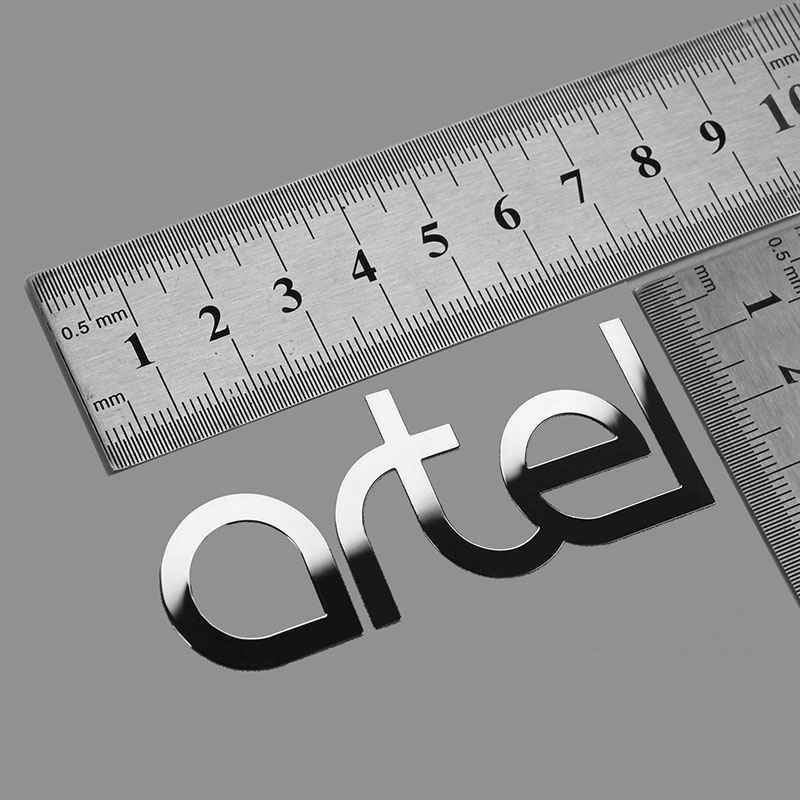 Logotipo de adesivo de metal
