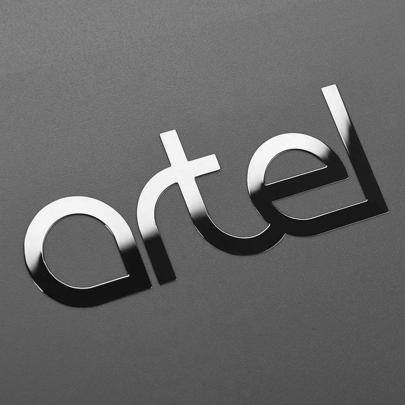 Logotipo de adesivo de metal