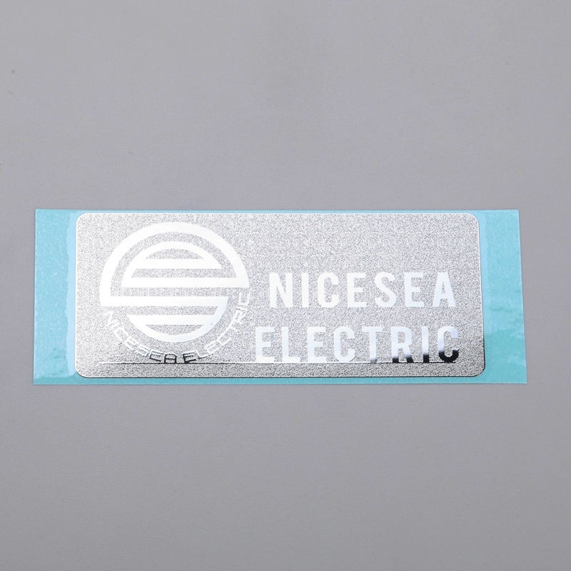 Etiqueta de níquel com logotipo prateado cromado e adesivo 3M