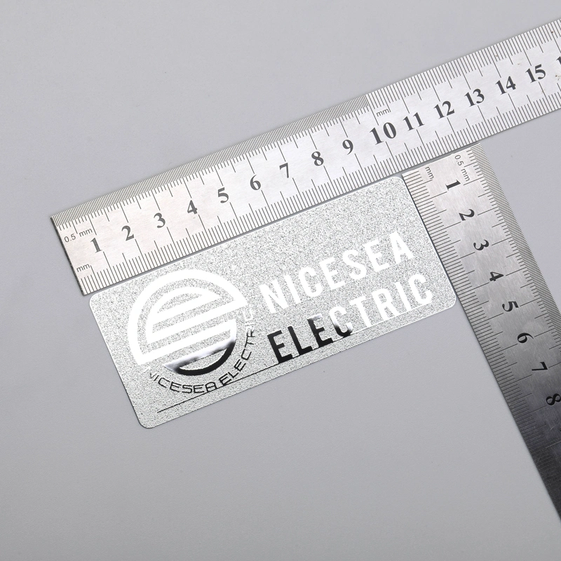 Etiqueta de níquel com logotipo prateado cromado e adesivo 3M