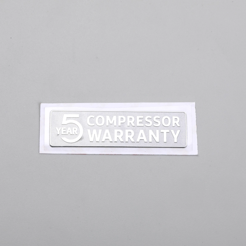 Logotipo cromado da etiqueta de galvanoplastia de metal com fundo de textura